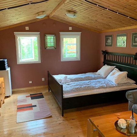 The Pink Cabin Tyfta Екстер'єр фото
