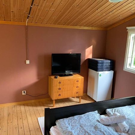 The Pink Cabin Tyfta Екстер'єр фото