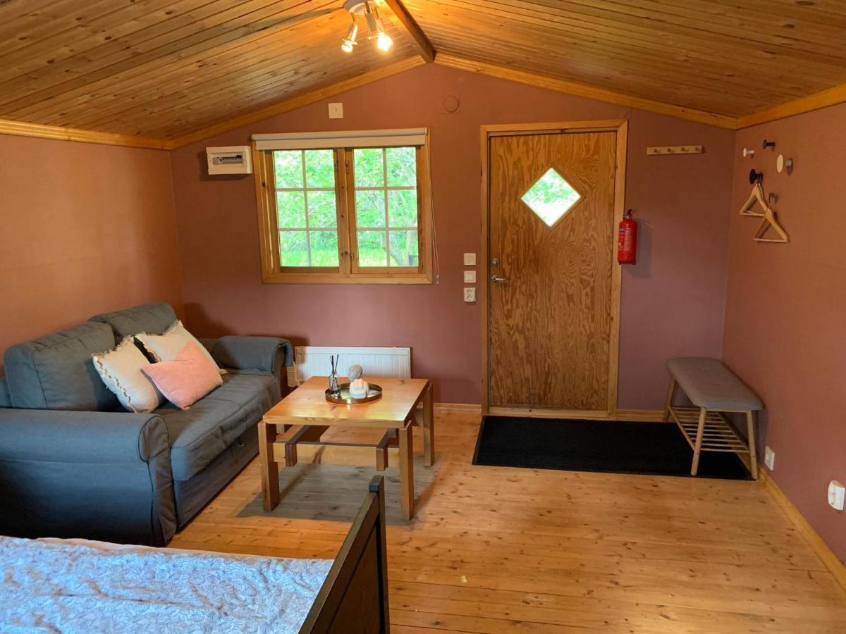 The Pink Cabin Tyfta Екстер'єр фото