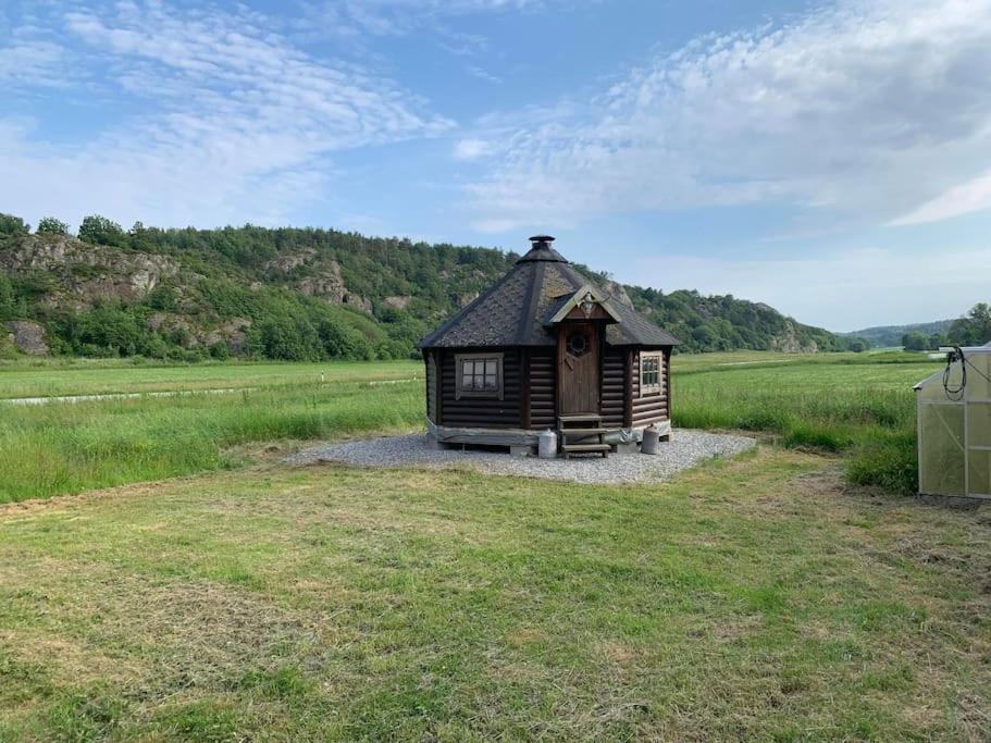 The Pink Cabin Tyfta Екстер'єр фото